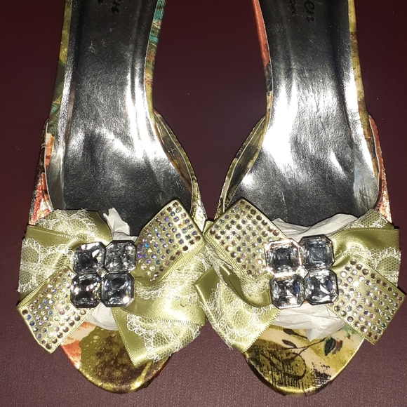 Lolita - Picture 5 of 10